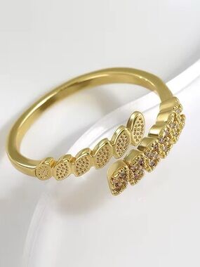 Exquisite Gold Ring | Connected Textured Oval Design & Row Of CZ Stones